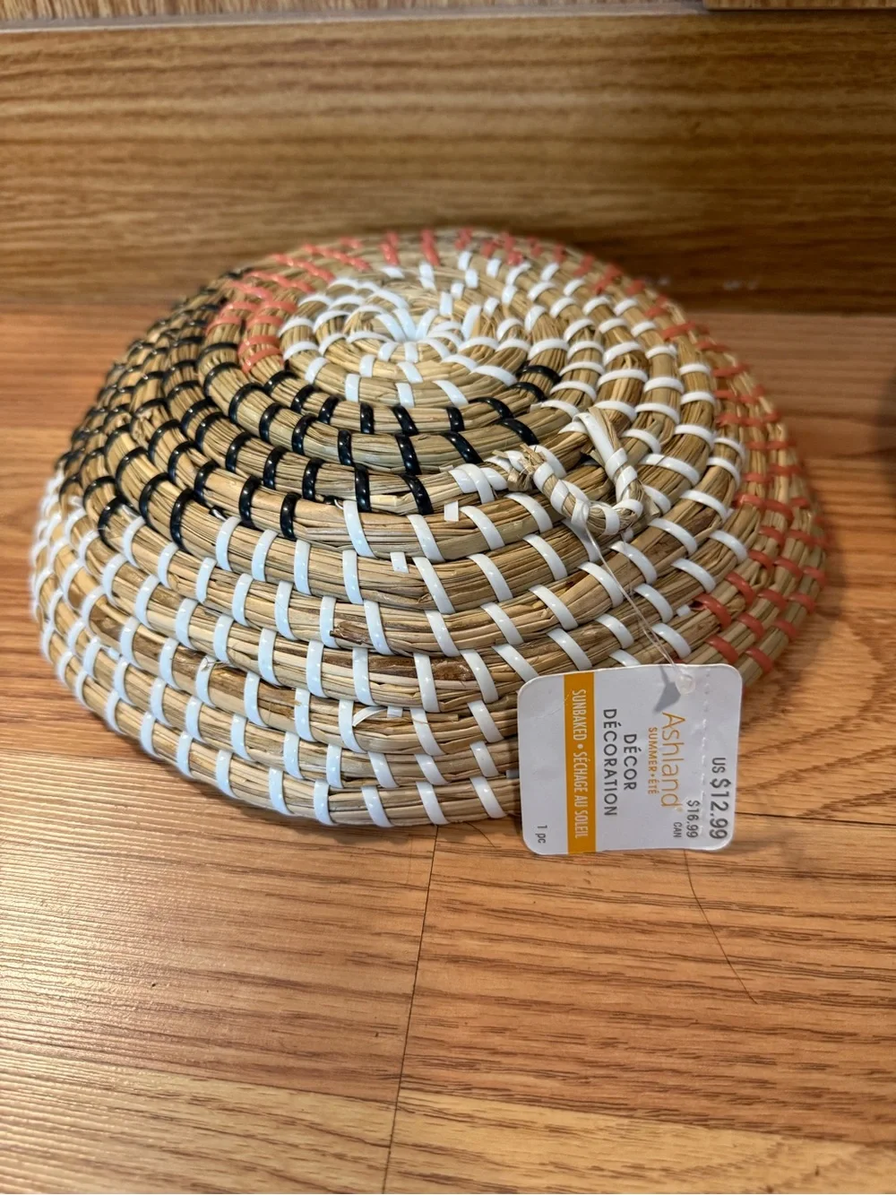 NWT 2 Woven baskets wall decorations, ready to hang